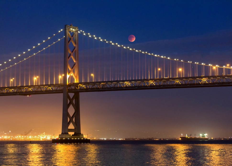 Super Bloodmoon Eclipse Over the Bay Bridge